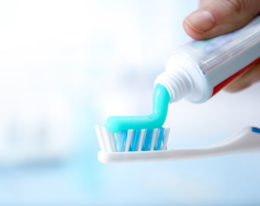 Avoid these substances in toothpaste
